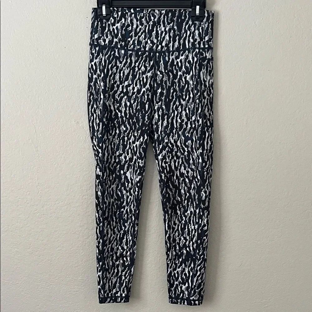 Like New! Sweaty Betty The Super Sculpt 7/8 Length 24" Patterned Leggings in M